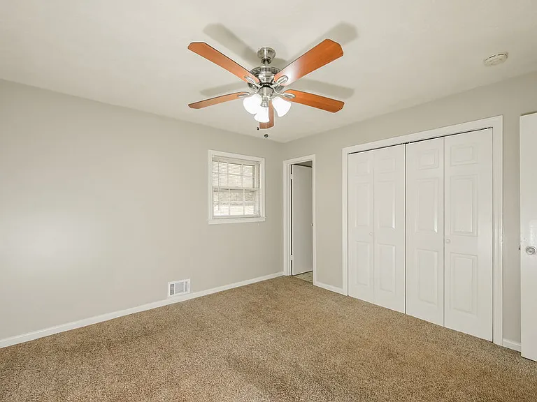 6490 Executive Dr — Photo 8