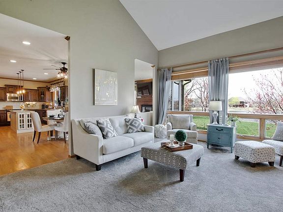 3rd image of 217 W Sienna Ct
