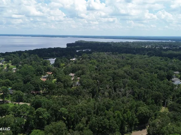 275 Kiowa Dr, Madison, MS 39110