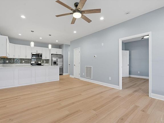 3rd image of 503 Henry St