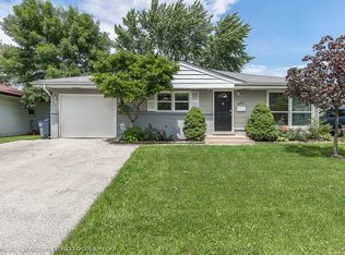 650 W Lake Manor Dr, Addison, IL 60101