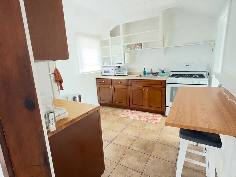902 Tait St #1/2 — Photo 10
