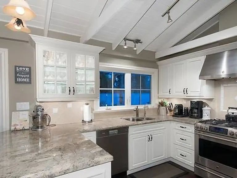 3515 Westmount Rd — Photo 10