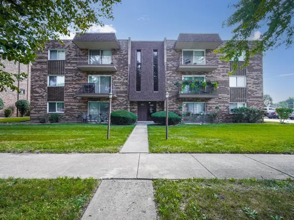 12801 Carriage Ln APT 302, Crestwood, IL 60418