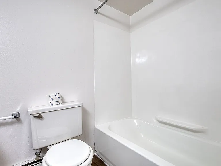 Wood Creek Apartments — Photo 35