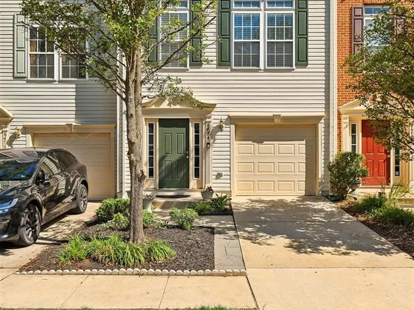 8474 Hallie Rose St, Alexandria, VA 22309