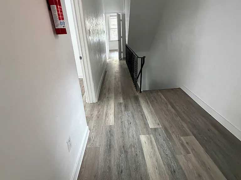 142 Robinson St — Photo 21