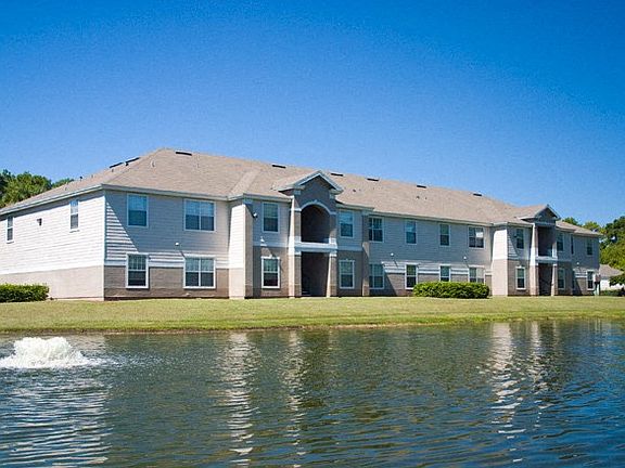 2nd image of 100 Woodcrest Dr #2-221