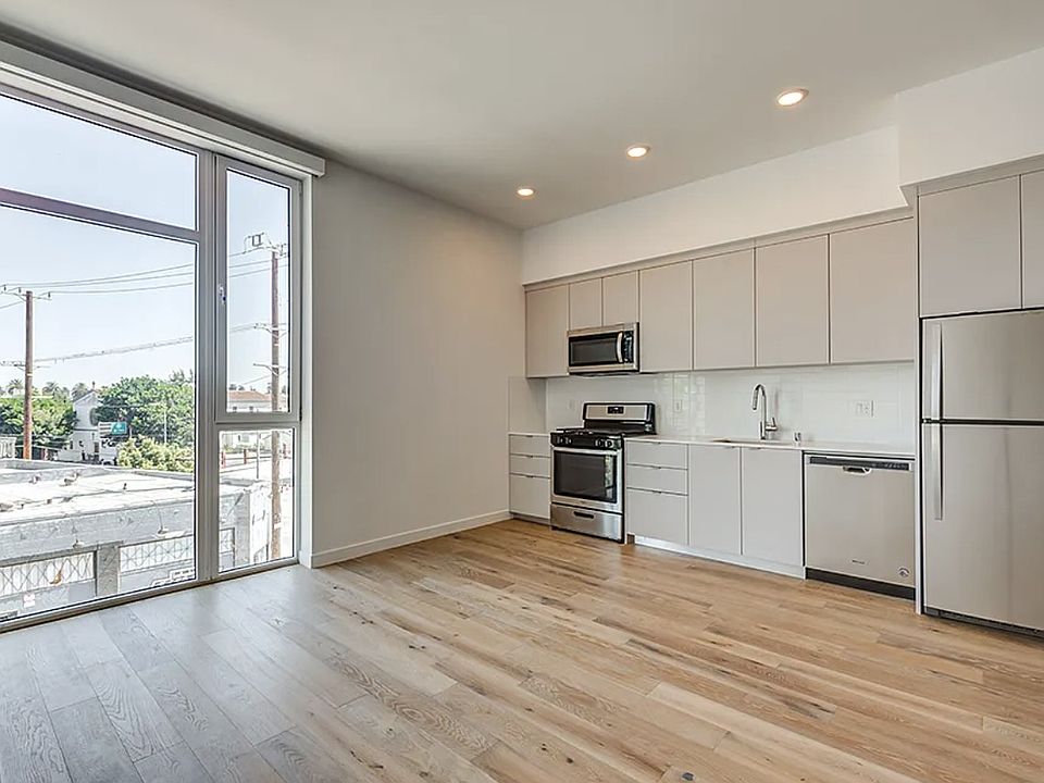 2nd image of 5135 W Adams Blvd APT 202