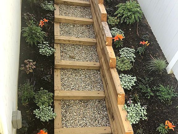 Perennials staircase