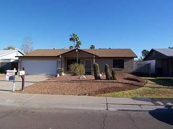3rd image of 426 E Julie Dr