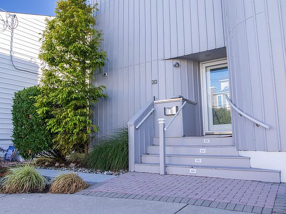 3rd image of 212 N 33rd Ave