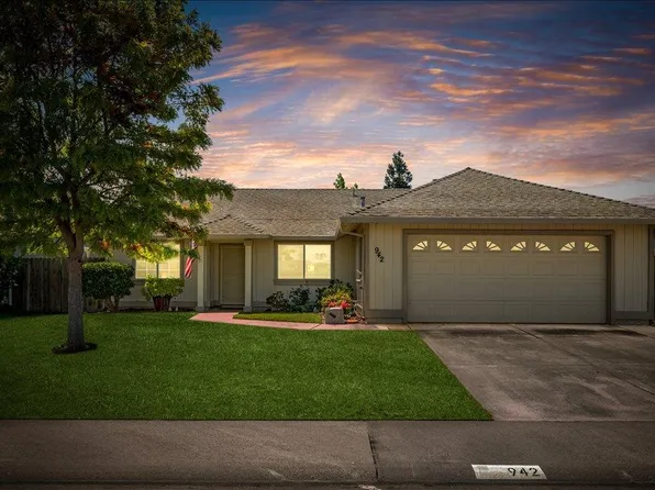 942 Ayers Ln, Galt, CA 95632