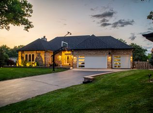 40W022 Tanner Rd, North Aurora, IL 60542