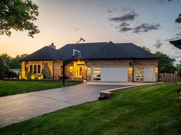 40W022 Tanner Rd, North Aurora, IL 60542