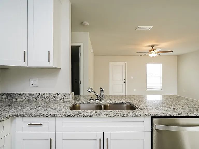 1037 Kimberly Ave — Photo 8