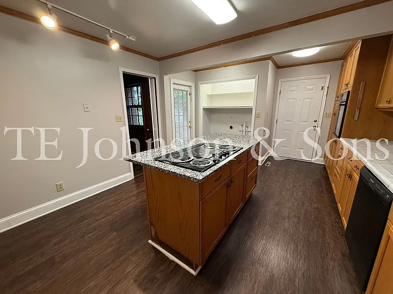 2722 Winslow Ln — Photo 15