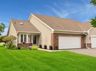8975 Deer Run Dr, Victoria, MN 55386