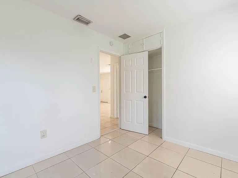314 E Gateway Blvd — Photo 14