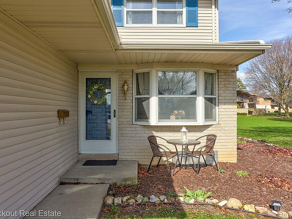 3rd image of 239 Churchgrove Rd