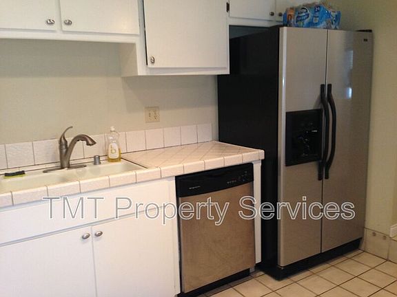 3rd image of 881D Peach St