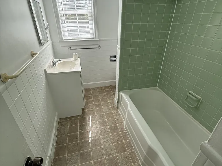 2000 N Centennial St #A — Photo 5