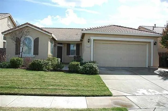 1374 Bamboo St