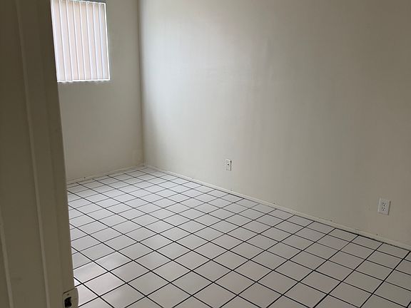 4th image of 752 S G St APT C
