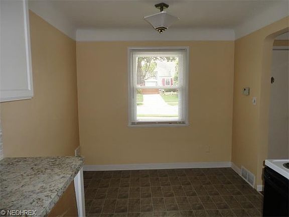 3rd image of 15012 Grapeland Ave