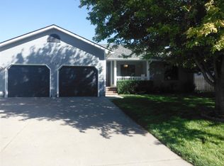 2704 Brandon Ln, Dodge City, KS 67801