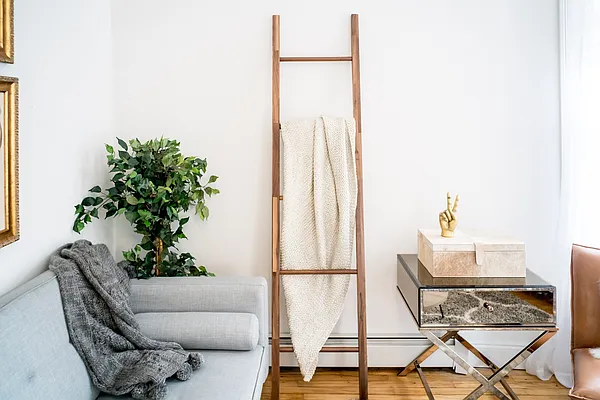 Rented by ER (DO NOT USE) | media 25