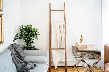 Rented by ER (DO NOT USE)