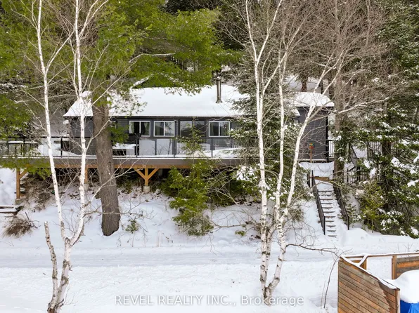 1129 Lakeshore Rd, Highlands East, ON K0M 1R0