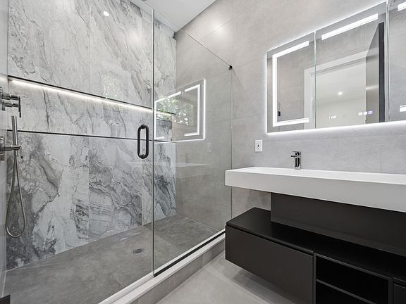 5th image of 250 Sherman Ave #1