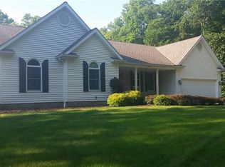16040 Hart Rd, Montville, OH 44064