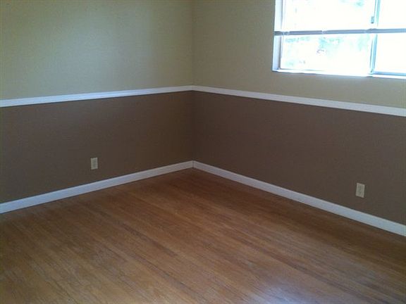 4th image of 2700 Orchid St