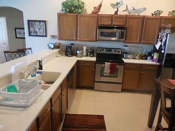 4th image of 2409 NE 5th Pl