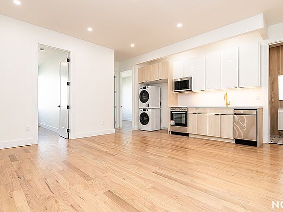 3rd image of 489 Grand St #2E