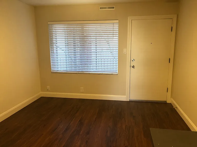 Claremont Park Apartments — Photo 21