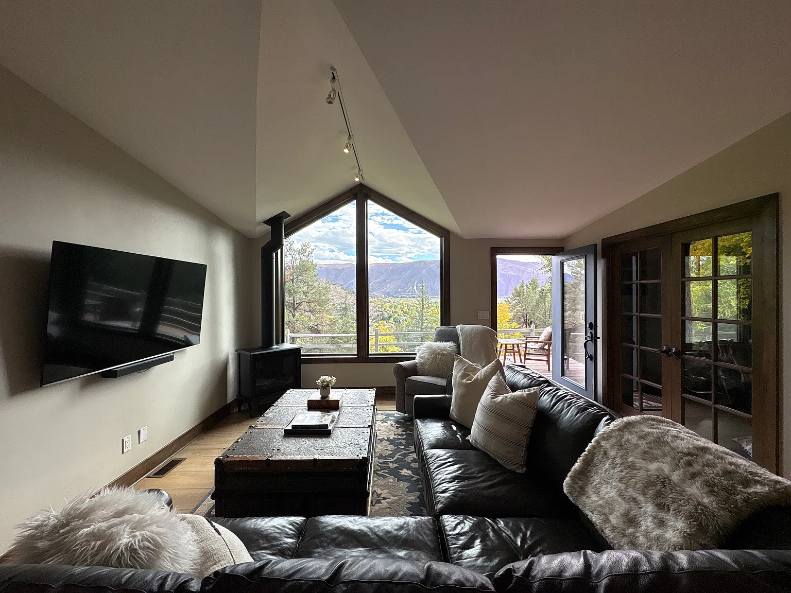 3 bed, 1922 sqft, $8,500 — Photo 4