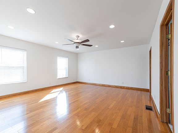 3rd image of 1367 Virginia Ave