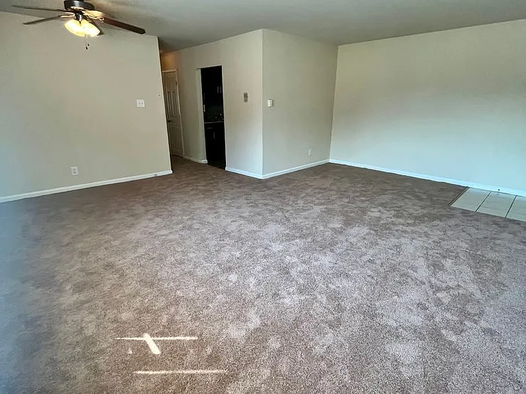 Oak Tree Apartments — Photo 49