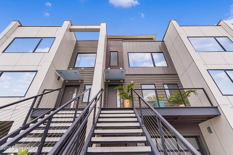 3rd image of 304 Harborside Drive