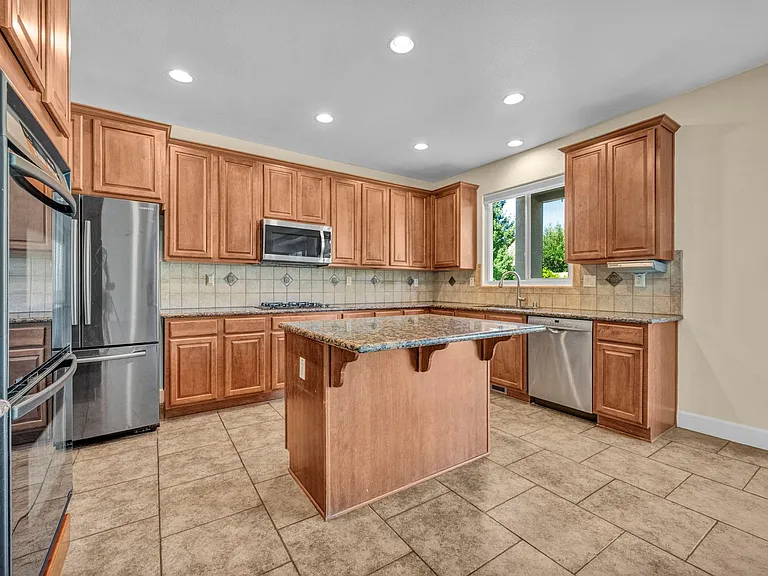 2425 Crooked Canyon Ct — Photo 4