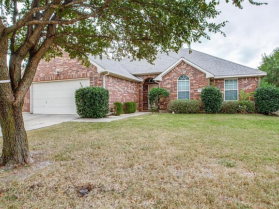 2nd image of 2705 Emerald Ln