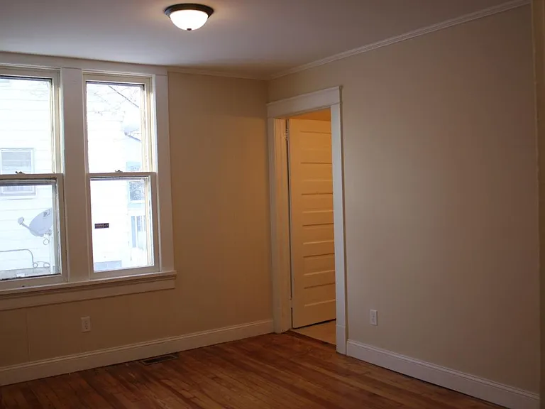 908 Oak St — Photo 4