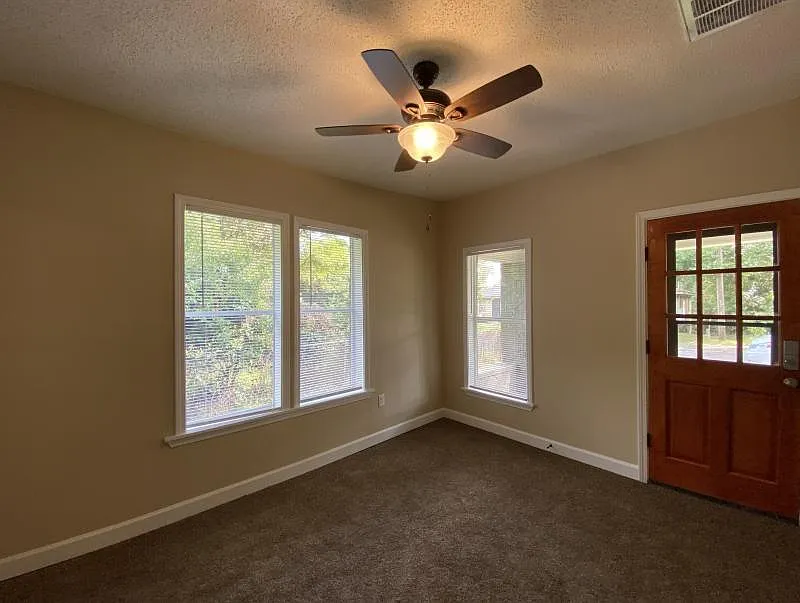 Building Photo - 2701 Lincoln Ave #B