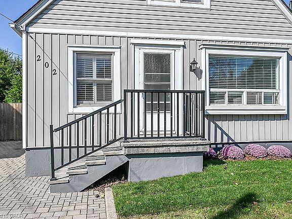 4th image of 202 E 26th St