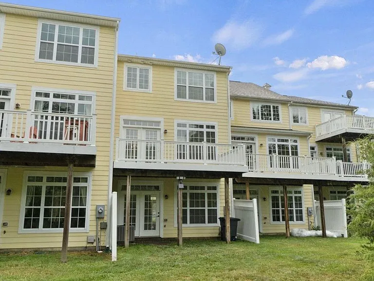 205 Monroe Point Dr — Photo 2