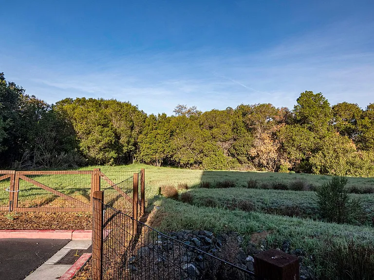 2744 Valley Oak Pl — Photo 37
